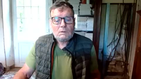 _123_voyeur_ online show from April 10, 11:37 am