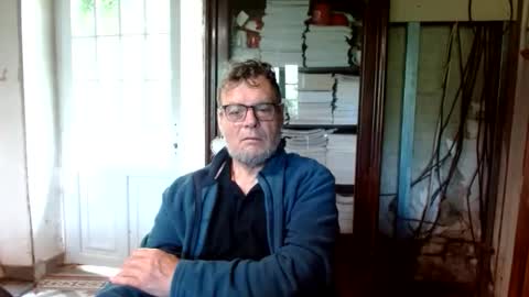 Snapshot of _123_voyeur_ chatting on May 1, 9:36 am _123_voyeur_ online show from May 1, 9:36 am