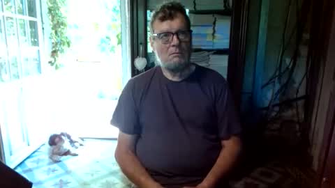 Snapshot of _123_voyeur_ chatting on May 8, 10:42 am _123_voyeur_ online show from May 8, 10:42 am