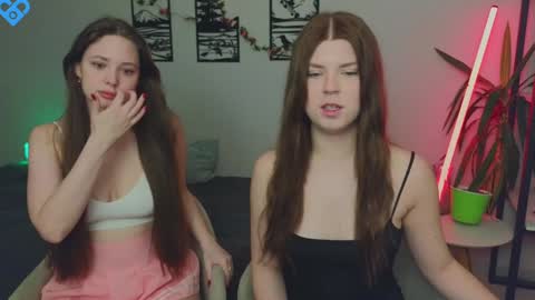 Snapshot of _52_ chatting on January 20, 1:32 pm EMILY AND MARCUS online show from January 20, 1:32 pm