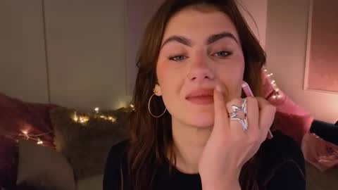 Willow online show from November 25, 9:26 pm