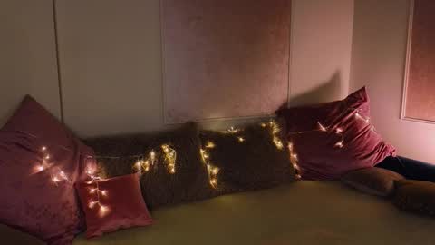 Willow online show from November 29, 9:18 pm