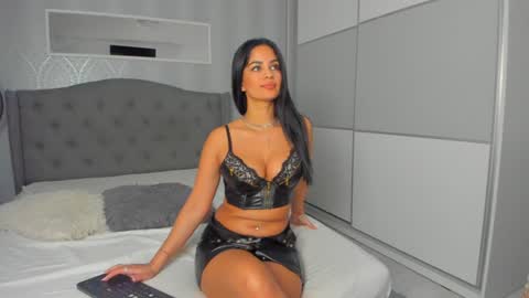 Snapshot of _adelle chatting on December 4, 1:42 pm Adelle online show from December 4, 1:42 pm