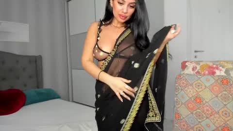 Adelle online show from April 4, 1:19 pm