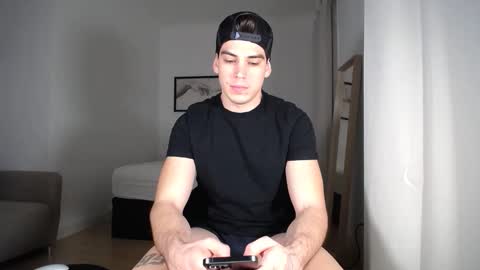 Snapshot of _aesthetic chatting on April 1, 6:27 pm _aesthetic online show from April 1, 6:27 pm