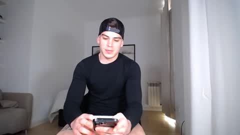 Snapshot of _aesthetic chatting on April 11, 4:11 pm _aesthetic online show from April 11, 4:11 pm