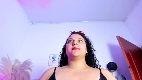 Snapshot of _aithanaa_ chatting on October 12, 7:35 pm _aithanaa_ online show from October 12, 7:35 pm