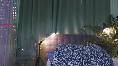 Snapshot of _aleksa chatting on December 4, 8:56 am Alexa online show from December 4, 8:56 am