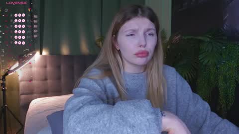 Snapshot of _aleksa chatting on December 4, 12:03 pm Alexa online show from December 4, 12:03 pm