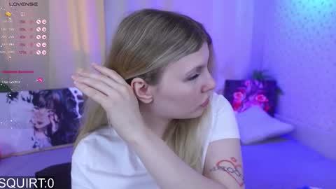 Snapshot of _aleksa chatting on October 8, 6:55 am Alexa online show from October 8, 6:55 am