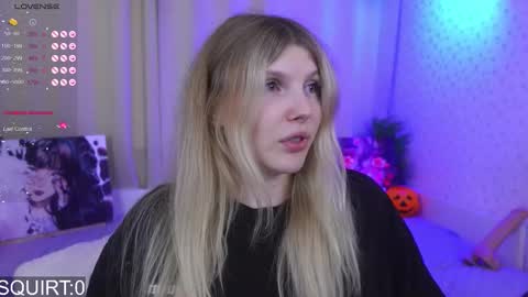 Snapshot of _aleksa chatting on October 14, 6:14 am Alexa online show from October 14, 6:14 am