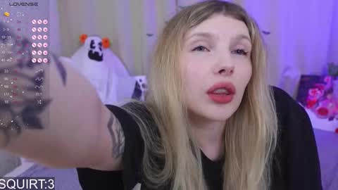 Snapshot of _aleksa chatting on October 18, 5:14 pm Alexa online show from October 18, 5:14 pm