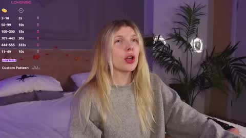 Snapshot of _aleksa chatting on October 21, 6:03 am Alexa online show from October 21, 6:03 am