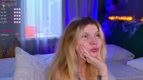 Snapshot of _aleksa chatting on October 29, 7:10 am Alexa online show from October 29, 7:10 am