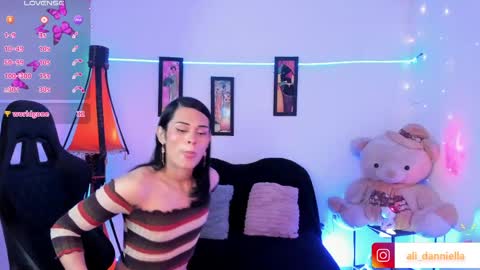Snapshot of _ali_danniella_ chatting on March 31, 7:03 pm danniella Indepeding Model online show from March 31, 7:03 pm