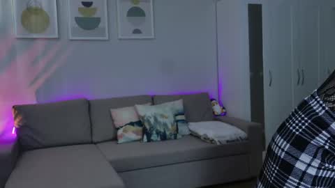 _alice_meyss_ online show from May 6, 12:54 pm