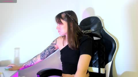 Snapshot of _alicerosse2 chatting on January 15, 9:41 pm ALICE online show from January 15, 9:41 pm