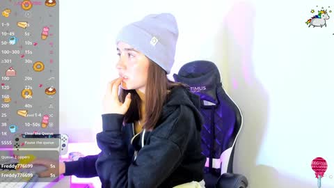 Snapshot of _alicerosse2 chatting on January 22, 4:02 am ALICE online show from January 22, 4:02 am