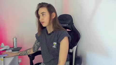 Snapshot of _alicerosse2 chatting on March 2, 3:56 am ALICE online show from March 2, 3:56 am