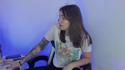 Snapshot of _alicerosse2 chatting on March 6, 2:09 am ALICE online show from March 6, 2:09 am