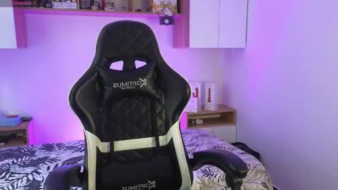 Snapshot of _alicerosse2 chatting on March 17, 6:55 pm ALICE online show from March 17, 6:55 pm