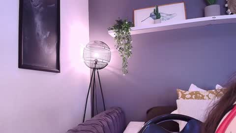 Snapshot of _aliice_1 chatting on February 4, 7:44 pm Alice online show from February 4, 7:44 pm