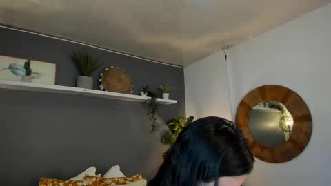 Snapshot of _aliice_1 chatting on February 21, 7:43 pm Alice online show from February 21, 7:43 pm