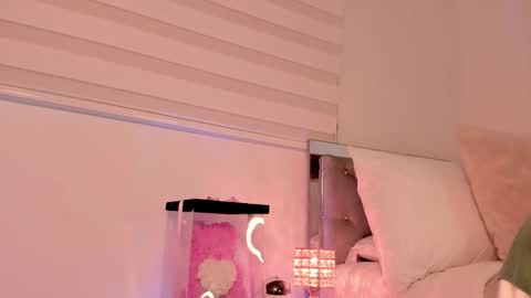 Snapshot of _alissonrose chatting on May 13, 10:49 pm Karo online show from May 13, 10:49 pm