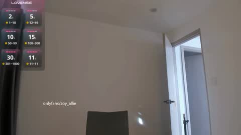 Snapshot of _alliex_ chatting on November 11, 12:49 pm you can call me pretty online show from November 11, 12:49 pm