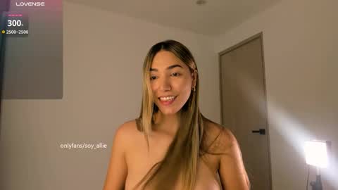 Snapshot of _alliex_ chatting on November 13, 12:04 pm you can call me pretty online show from November 13, 12:04 pm