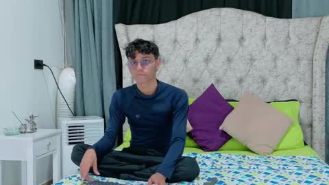 Andres online show from December 1, 6:52 pm