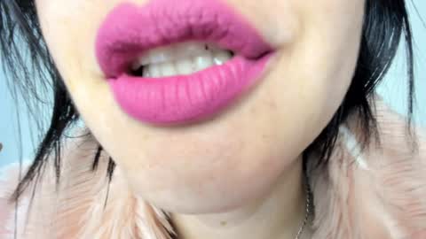 antonia online show from December 17, 10:34 am