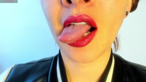 antonia online show from April 22, 4:08 pm