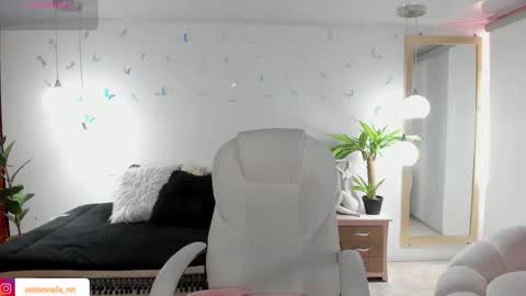 antonnela online show from March 5, 2:02 pm