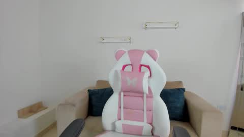    online show from November 5, 12:27 pm