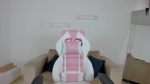    online show from November 28, 12:19 pm