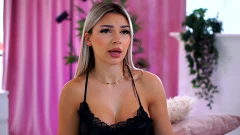 Arielle online show from December 23, 9:59 am