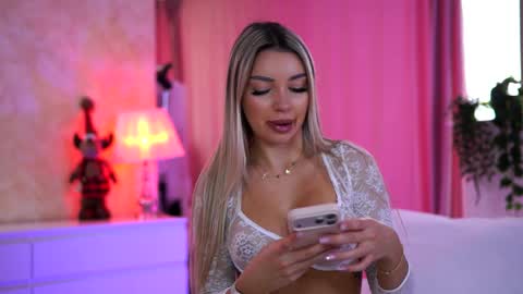 Arielle online show from December 15, 9:24 am