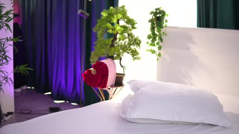 Arielle online show from April 22, 5:43 am