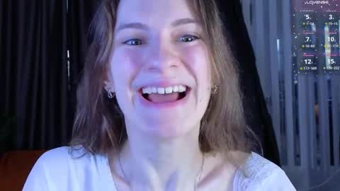 _ash_leyy_ online show from April 5, 1:25 am