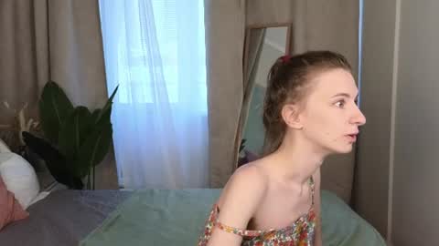 Snapshot of _ash_leyy_ chatting on July 9, 1:31 am _ash_leyy_ online show from July 9, 1:31 am