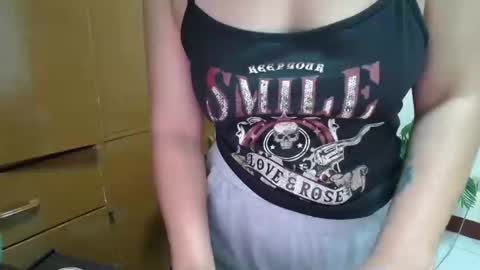 Snapshot of _ashley27 chatting on April 3, 2:31 am Angie online show from April 3, 2:31 am