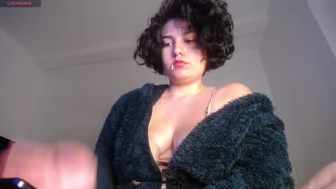 Snapshot of _atenea_golden chatting on January 23, 10:44 pm atenea online show from January 23, 10:44 pm