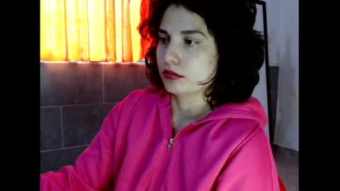 Snapshot of _atenea_golden chatting on October 2, 2:35 pm atenea online show from October 2, 2:35 pm