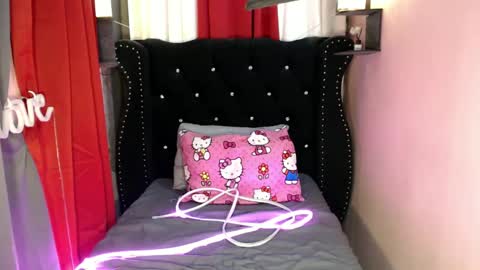 Snapshot of _athenamiller_ chatting on February 11, 5:58 am SelfsuckAthena online show from February 11, 5:58 am