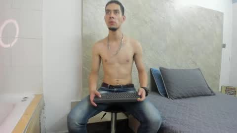 Snapshot of _axel_09 chatting on April 10, 3:56 am _axel_09 online show from April 10, 3:56 am