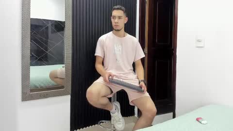 Snapshot of _axel_09 chatting on April 23, 4:35 am _axel_09 online show from April 23, 4:35 am