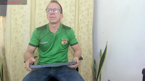 Axel online show from June 22, 11:40 am