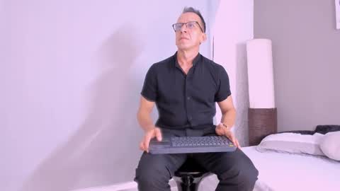 _axelking_ online show from October 15, 11:43 am