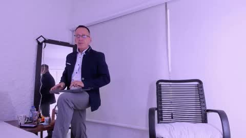 _axelking_ online show from February 3, 11:37 am